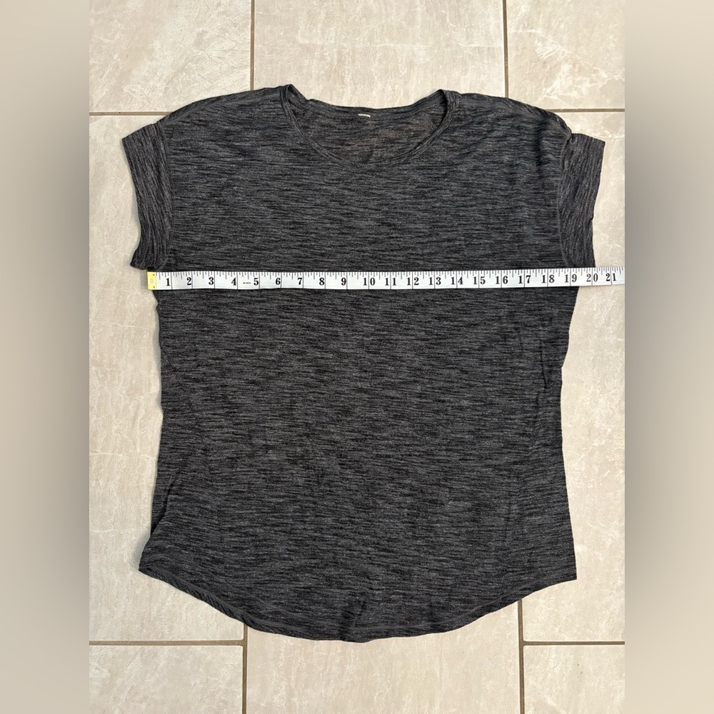 Lululemon Women's T-shirt - Picture 3 of 4